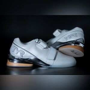 TYR Women’s TYRFORCE Elite Carbon Lifter White and Silver Athletic Shoes Size 8